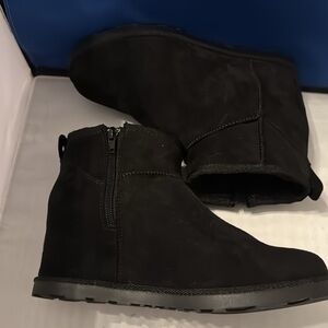 Dunes women’s boots size 8.5‎